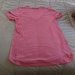 Lululemon pink tee